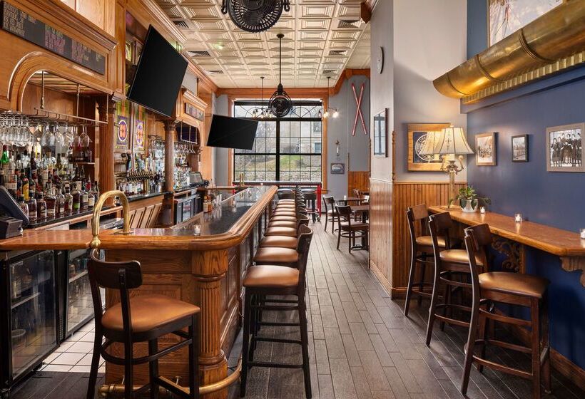 فندق Landmark Inn