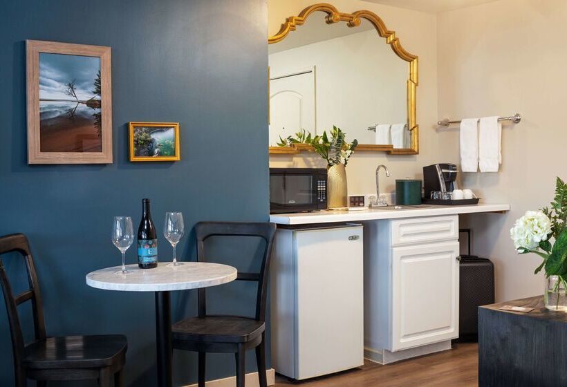 فندق Landmark Inn