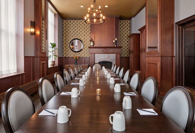 فندق Landmark Inn