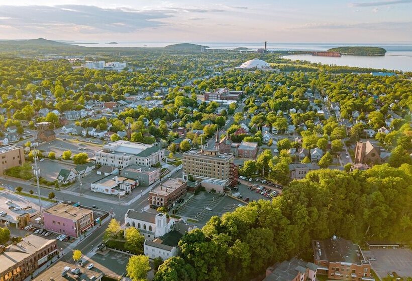 فندق Landmark Inn