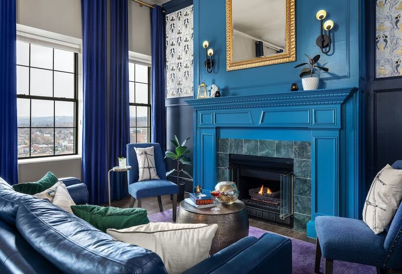 فندق Landmark Inn