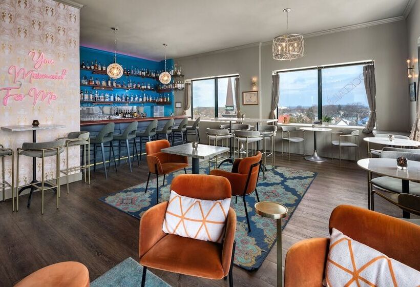 فندق Landmark Inn