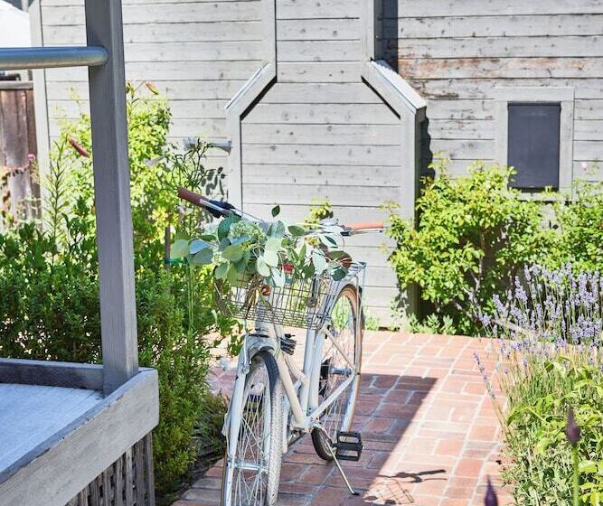 Отель Lavender, A Four Sisters Inn