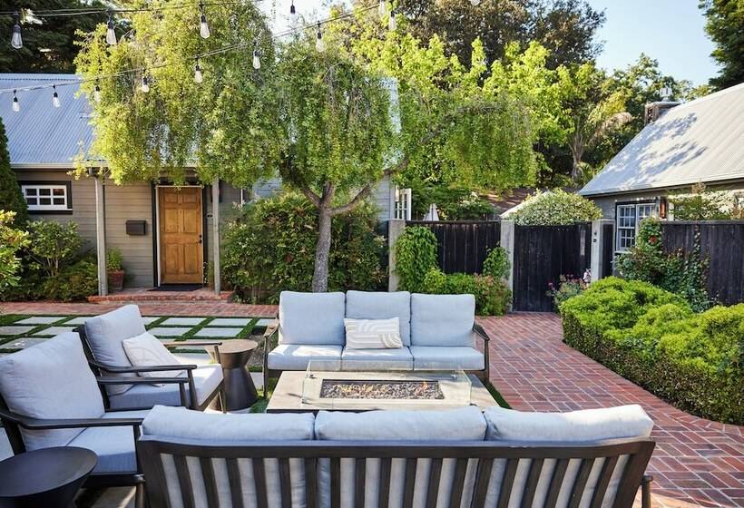 Отель Lavender, A Four Sisters Inn