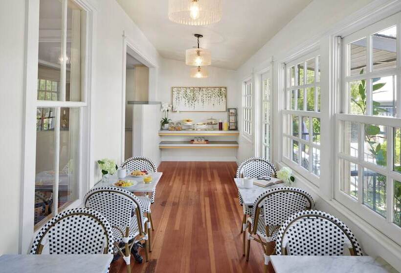 Отель Lavender, A Four Sisters Inn