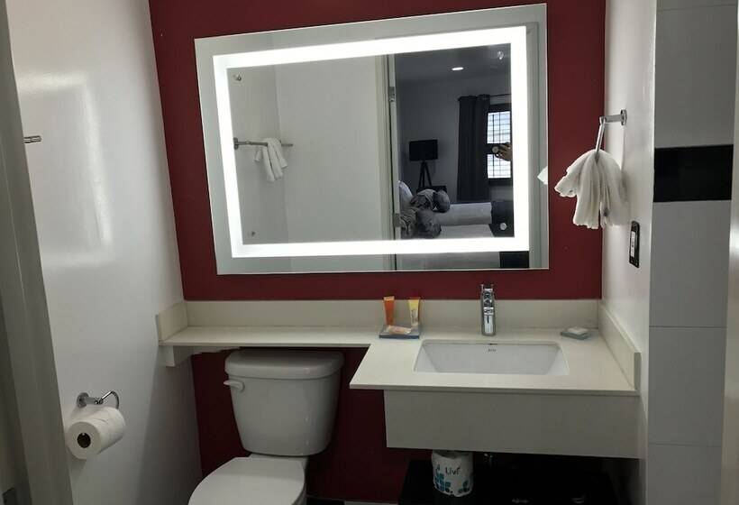 Legend Hotel Hollywood