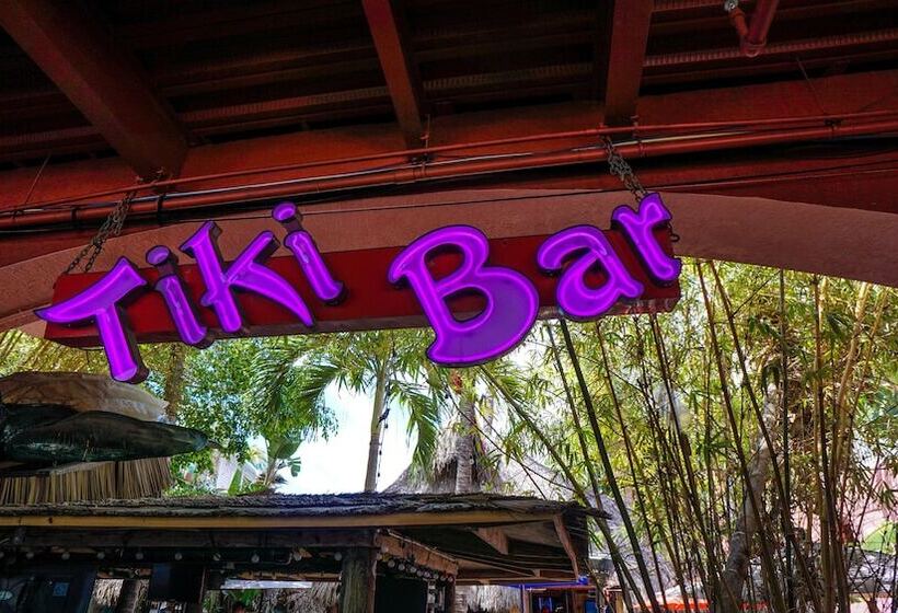 فندق The Lighthouse Resort Inn & Suites