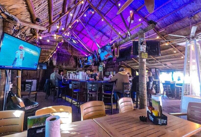 فندق The Lighthouse Resort Inn & Suites