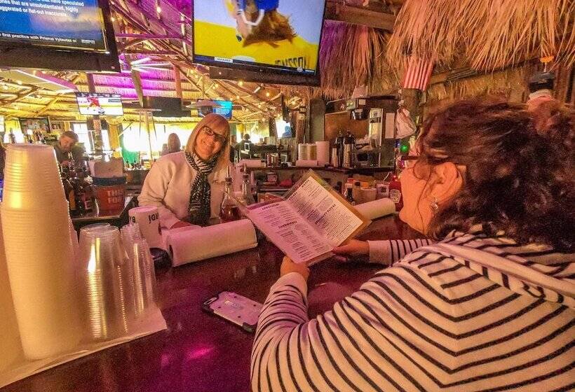 فندق The Lighthouse Resort Inn & Suites