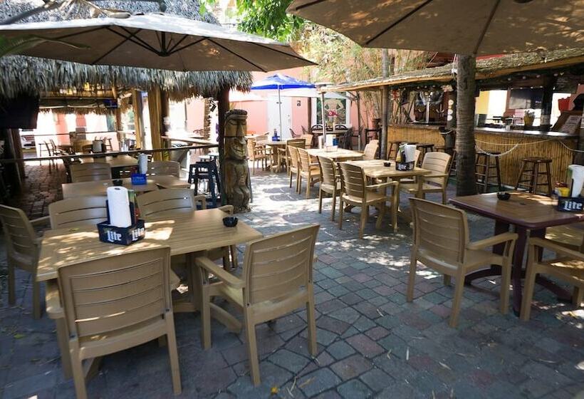 فندق The Lighthouse Resort Inn & Suites