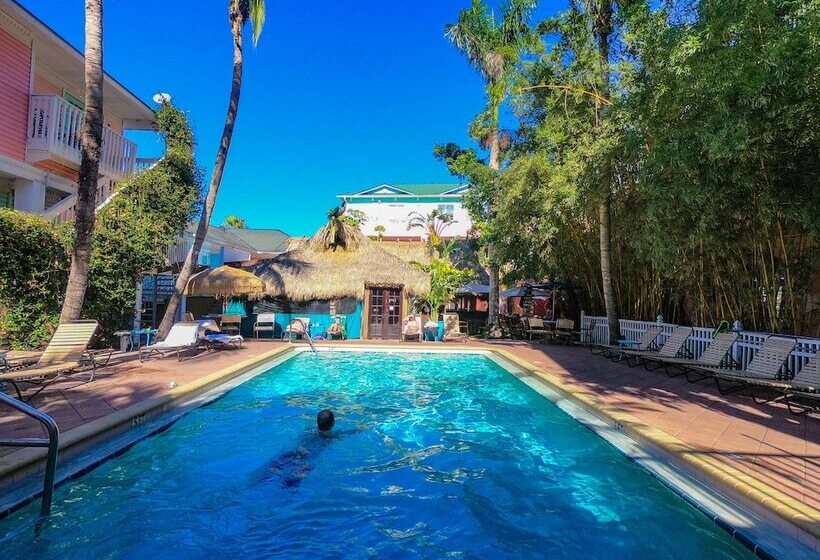 فندق The Lighthouse Resort Inn & Suites