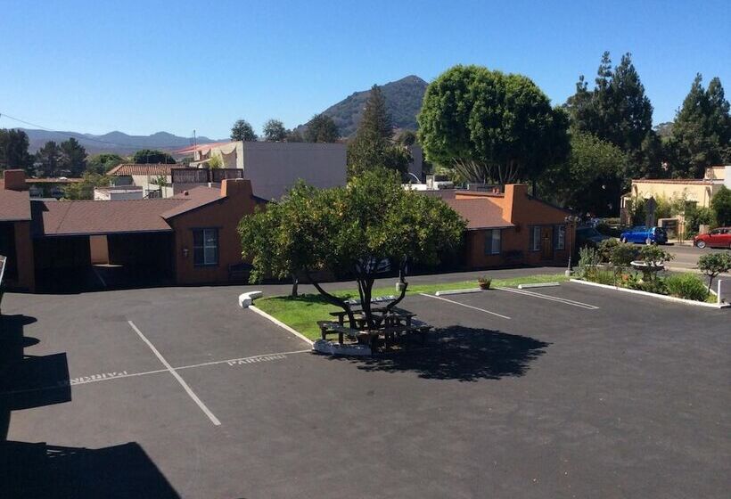 فندق Los Padres Inn