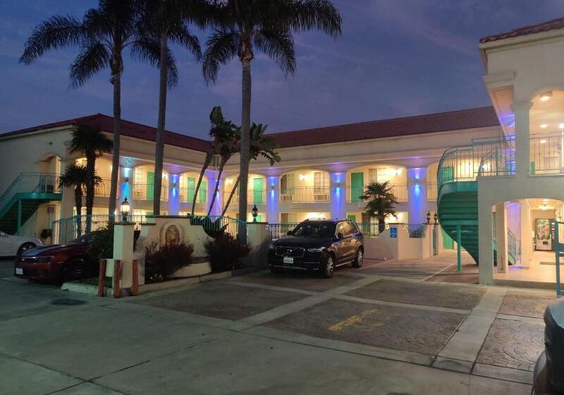 هتل Lyfe Inn & Suites By Aga  Lax Airport