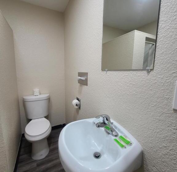 فندق Majestic Inn & Suites