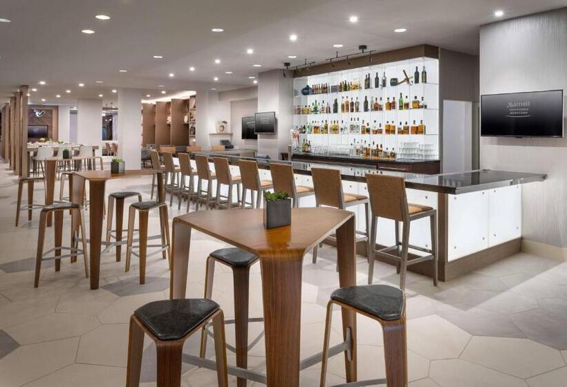 ホテル Marriott Greensboro Downtown