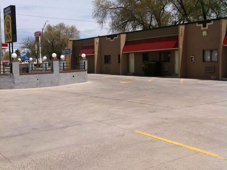 فندق National 9 Inn Sand Canyon