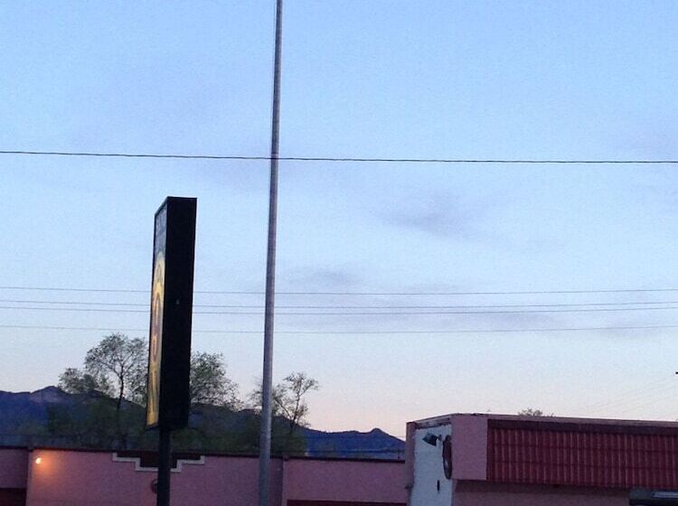 فندق National 9 Inn Sand Canyon