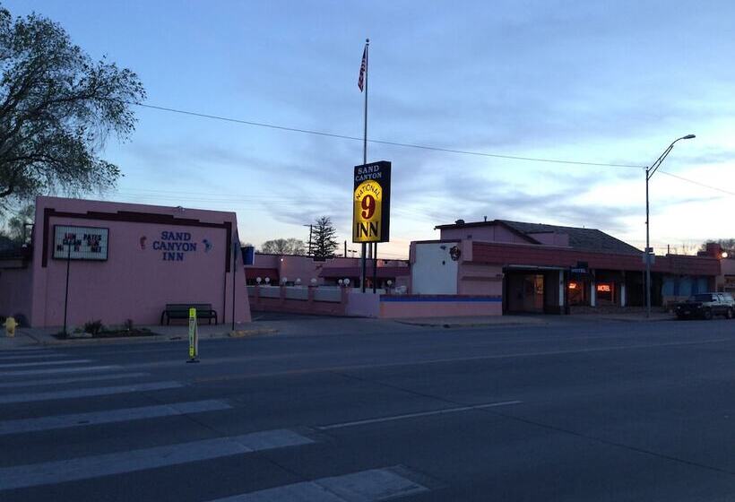 فندق National 9 Inn Sand Canyon