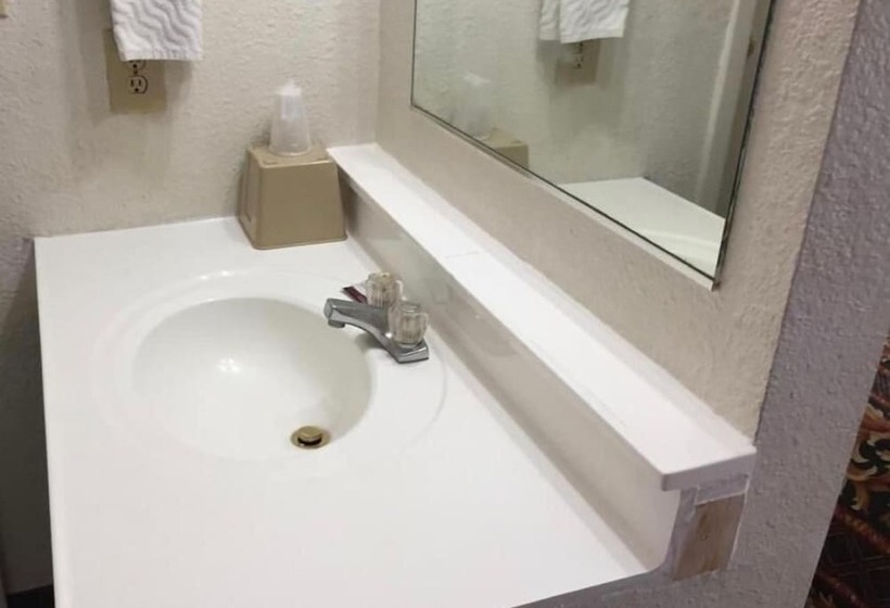 فندق National 9 Inn Sand Canyon