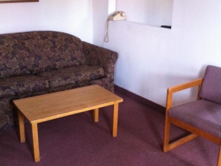 فندق National 9 Inn Sand Canyon