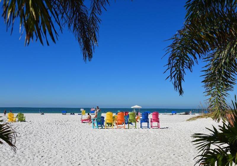 Plaza Beach Hotel   Beachfront Resort