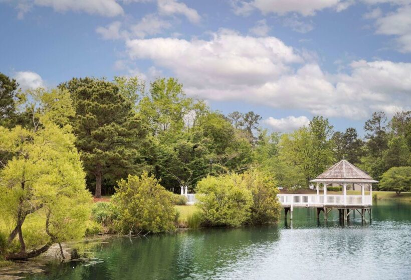 בית מלון כפרי Powhatan Resort