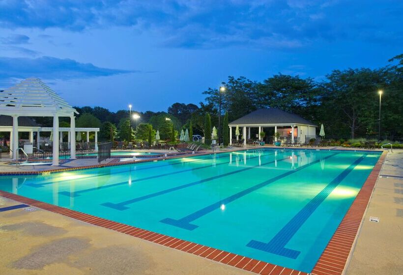 هتل Powhatan Resort