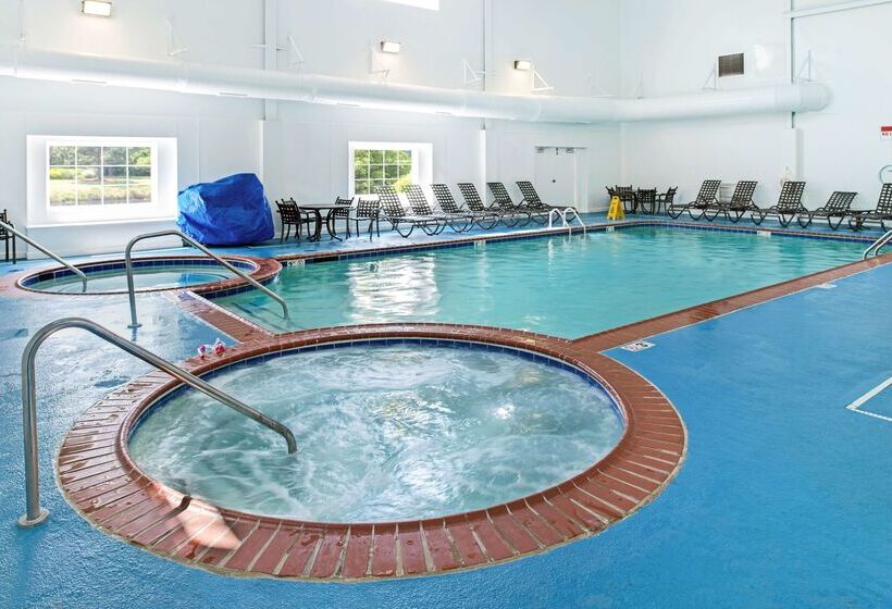 هتل Powhatan Resort