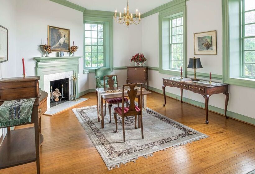 בית מלון כפרי Powhatan Resort