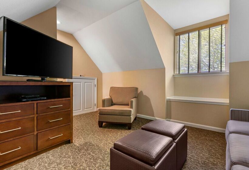 בית מלון כפרי Powhatan Resort