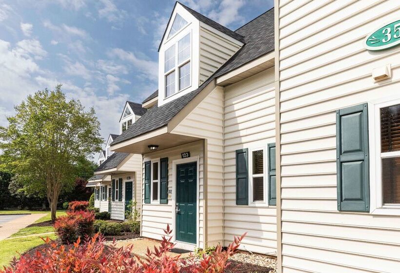 בית מלון כפרי Powhatan Resort