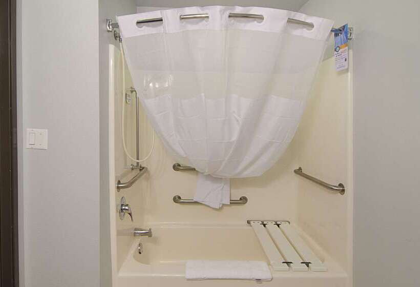 בית מלון כפרי Quality Inn