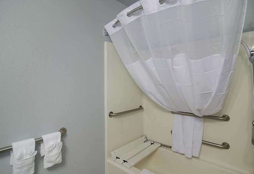 בית מלון כפרי Quality Inn