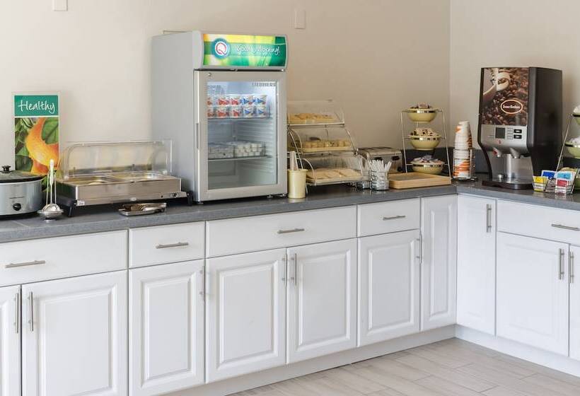 בית מלון כפרי Quality Inn