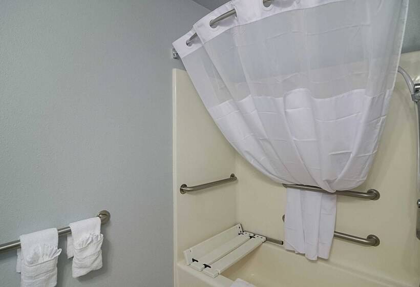 בית מלון כפרי Quality Inn