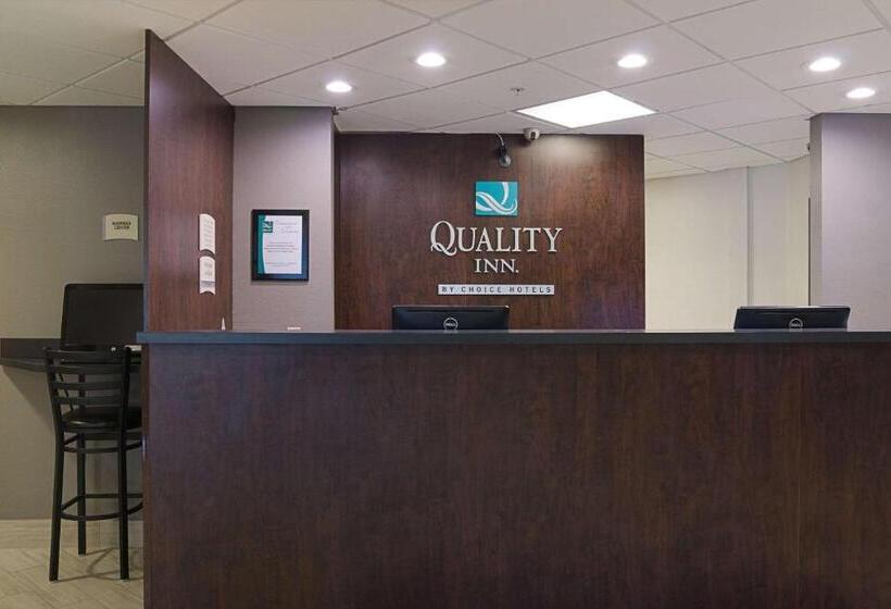 בית מלון כפרי Quality Inn