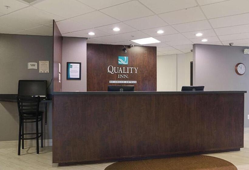 בית מלון כפרי Quality Inn