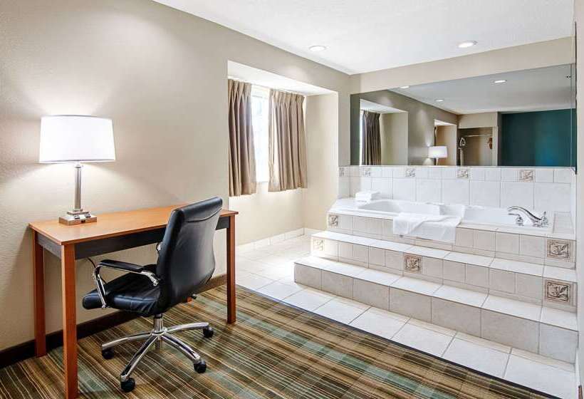 فندق Quality Inn & Suites I81 Exit 7