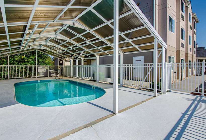 فندق Quality Inn & Suites I81 Exit 7