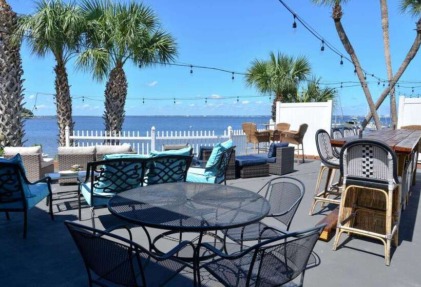 בית מלון כפרי Quality Inn & Suites Gulf Breeze Bayside Near Pensacola Beach