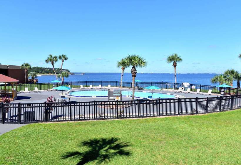فندق Quality Inn & Suites Gulf Breeze Bayside Near Pensacola Beach