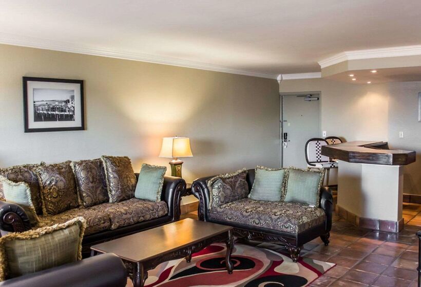 فندق Quality Inn & Suites Gulf Breeze Bayside Near Pensacola Beach