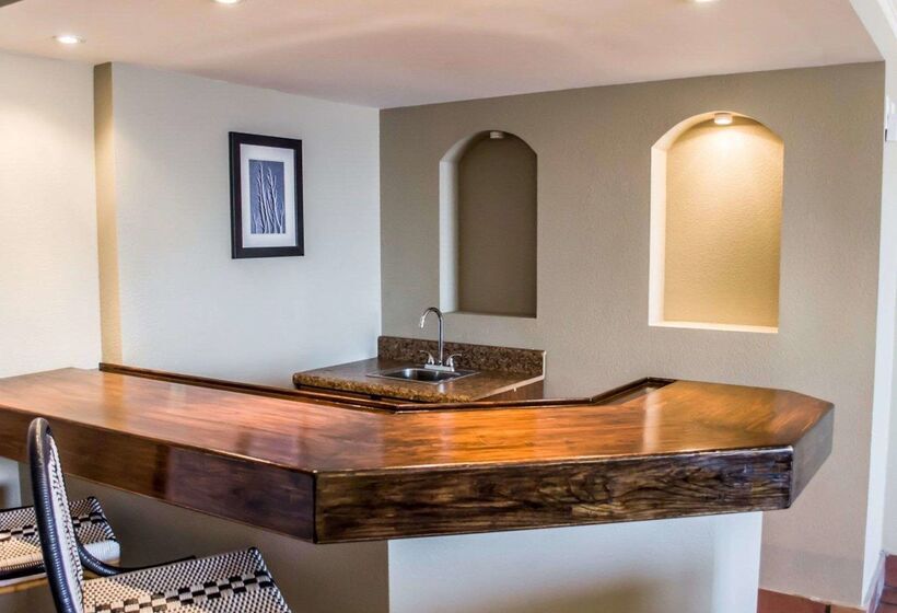 فندق Quality Inn & Suites Gulf Breeze Bayside Near Pensacola Beach