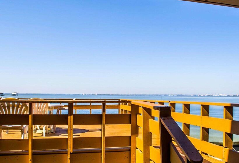 فندق Quality Inn & Suites Gulf Breeze Bayside Near Pensacola Beach