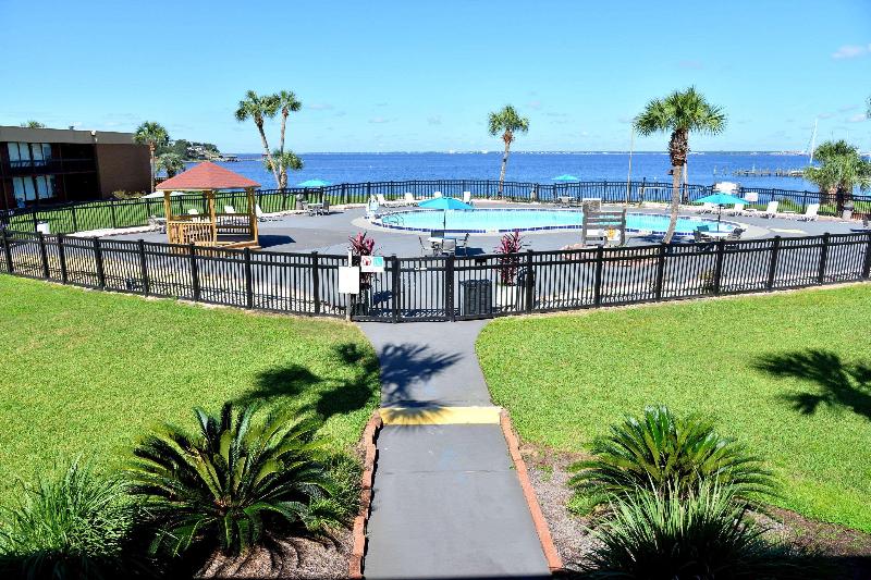 فندق Quality Inn & Suites Gulf Breeze Bayside Near Pensacola Beach
