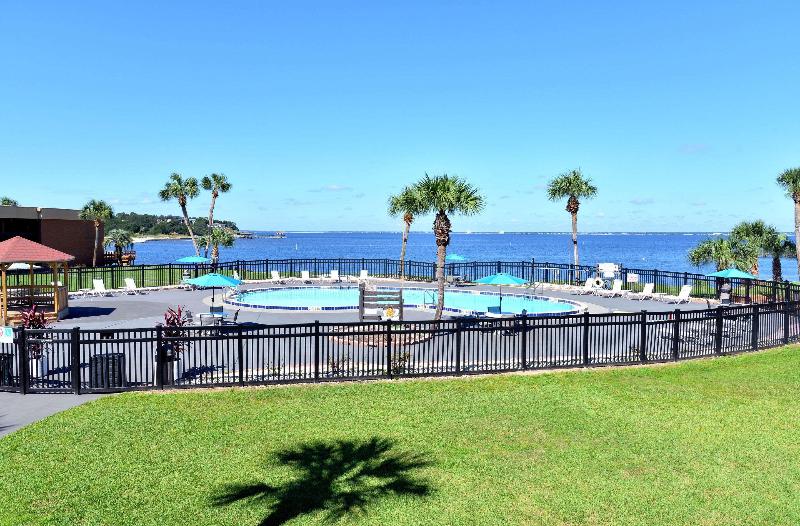 فندق Quality Inn & Suites Gulf Breeze Bayside Near Pensacola Beach