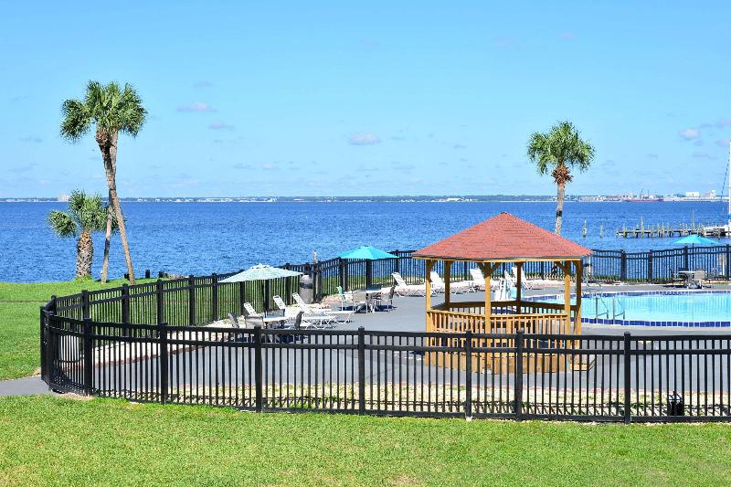 فندق Quality Inn & Suites Gulf Breeze Bayside Near Pensacola Beach