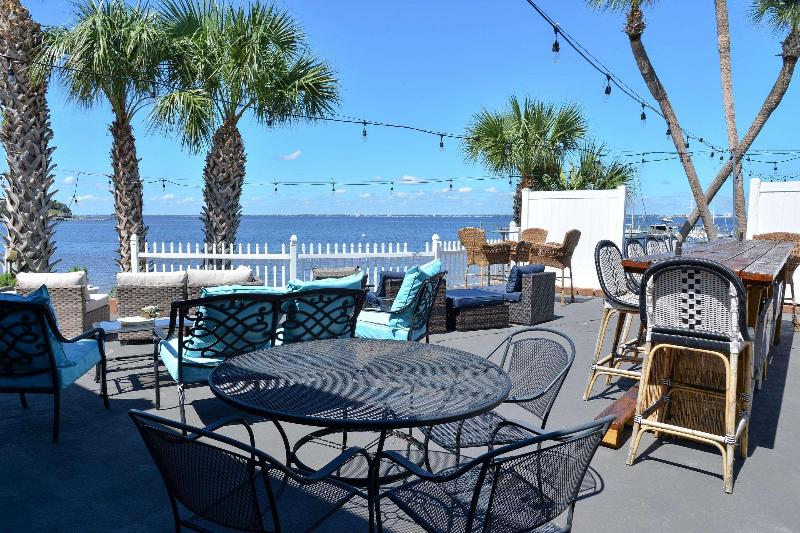 בית מלון כפרי Quality Inn & Suites Gulf Breeze Bayside Near Pensacola Beach