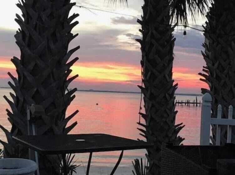 فندق Quality Inn & Suites Gulf Breeze Bayside Near Pensacola Beach