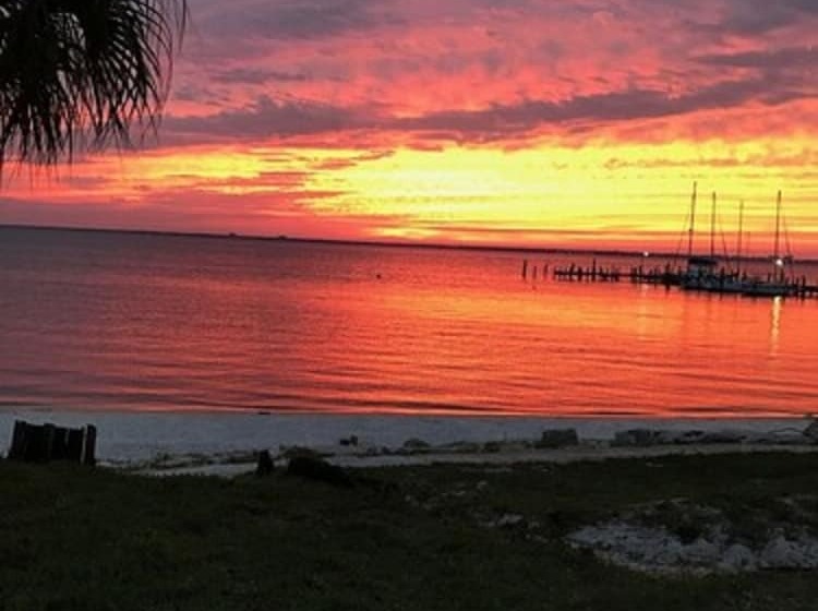 فندق Quality Inn & Suites Gulf Breeze Bayside Near Pensacola Beach